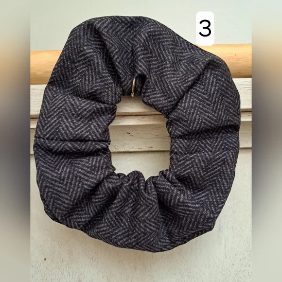 ONE Scrunchie Hair Tie Cotton Black Grey Blue Herringbone Pattern - Picture 6 of 7